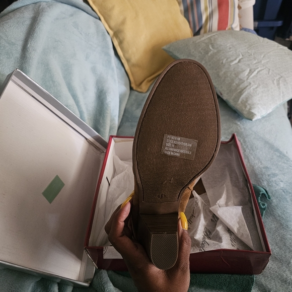 Breckelles Tan Suede Ankle Booties - Picture 4 of 9